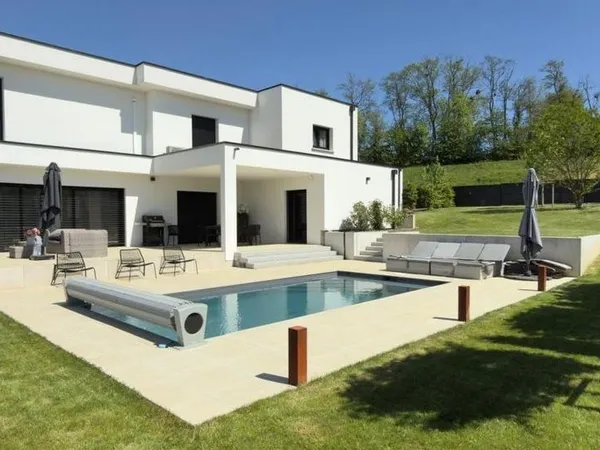 Maison - 5 pièces - 168m²