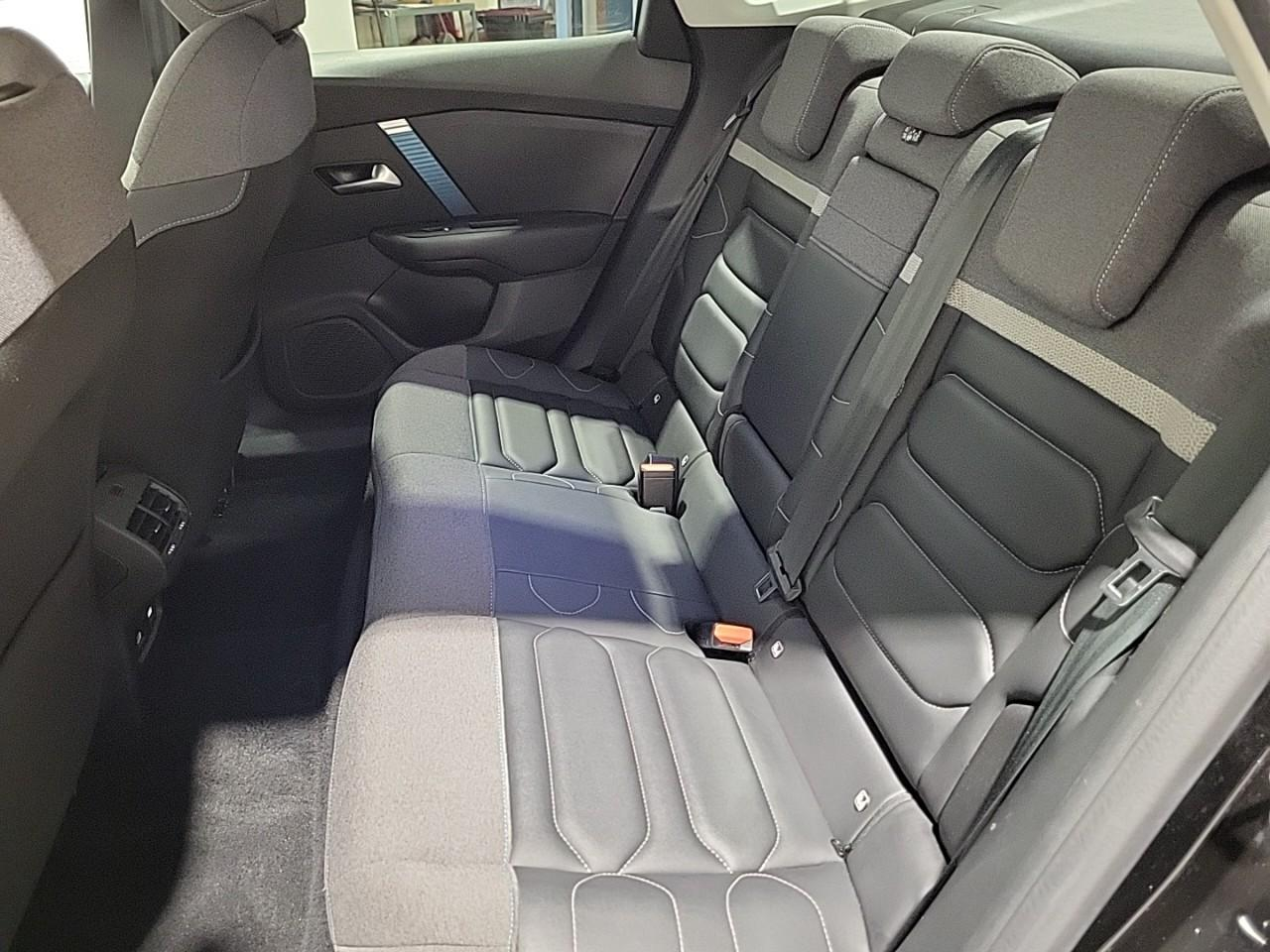 Citroën C4 X e-c4 x 136 ch automatique shine — photo 13