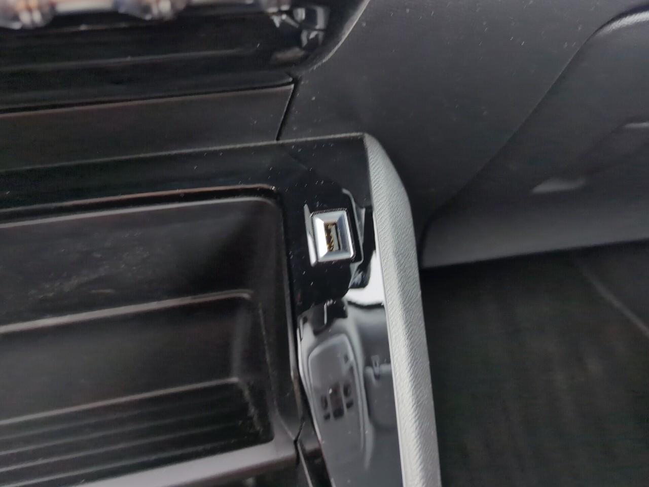 Peugeot 2008 puretech 130 s&s eat8 style — photo 25