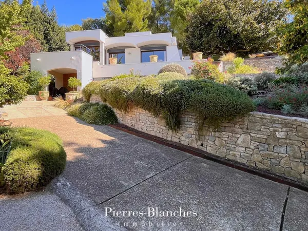 Maison 5 pièces 235 m²