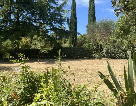 Terrain 225 m²