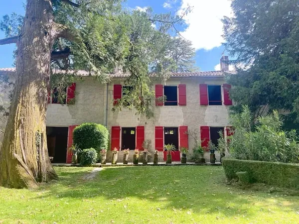 Maison 10 pièces 320 m²