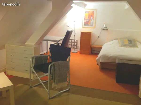 Chez l'habiant 50m2 chambre + Bureau. Lire le texte svp