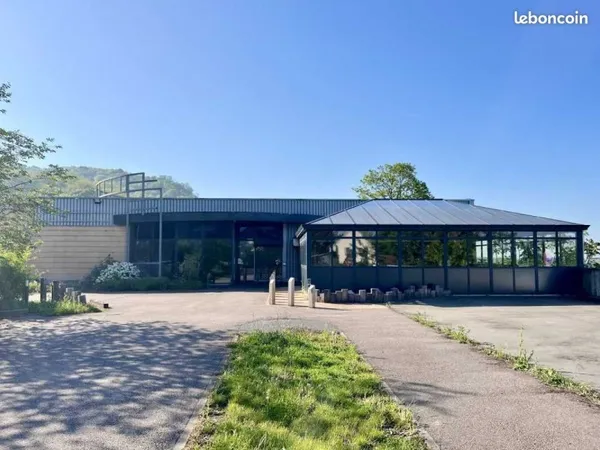 Local commercial 700 m²