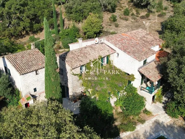 Propriété de caractère en pierre 276 m2 Terrain de plus