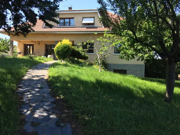 Maison 6 pièces 251 m²