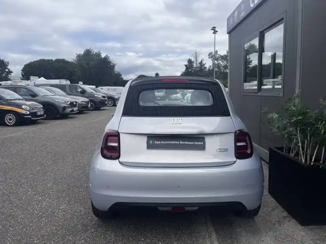Fiat 500 c e 118 ch — photo 11