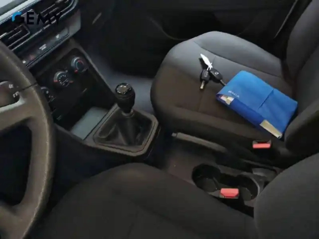 Dacia Sandero sce 65 - 22 — photo 12