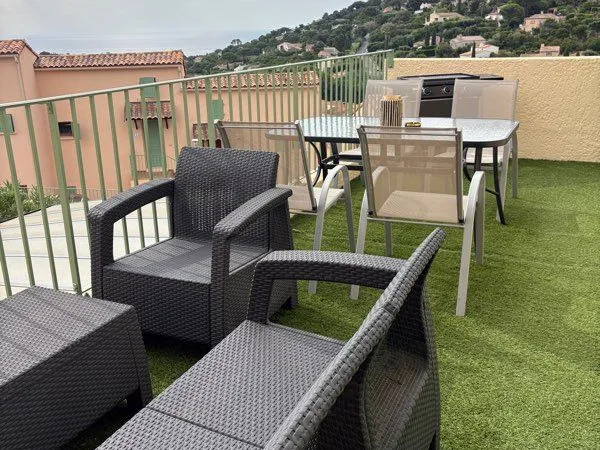 Loue T3 en duplex entièrement meublé avec un joli balcon vue mer