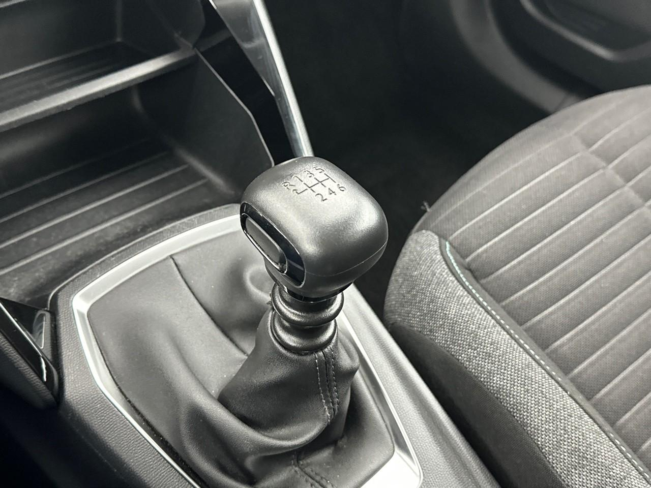 Peugeot 2008 puretech 100 s&s bvm6 style — photo 30