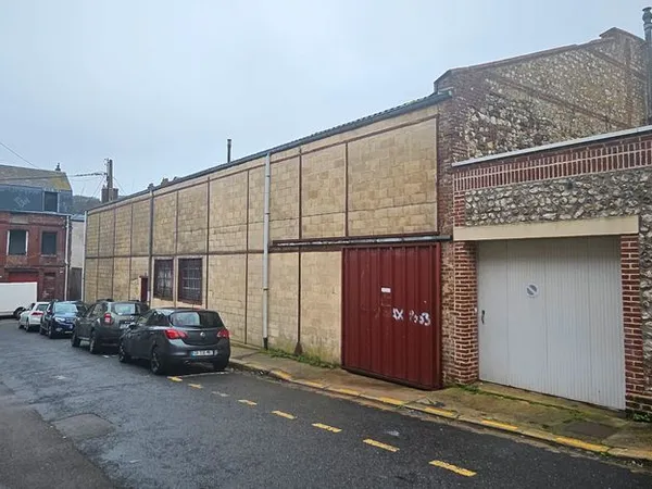 HANGAR / ENTREPÔT 417 m² - FÉCAMP PORT - LOCAL ACTIVITÉ - DIVISIBLE - H 8,41 m