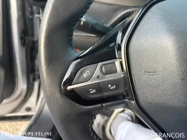 Peugeot 2008 e- 136ch allure business — photo 15