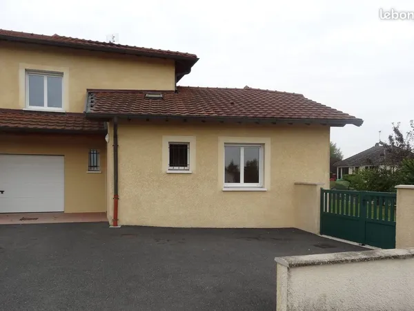 JAYAT (proche BOURG-EN-B) Maison/villa récente