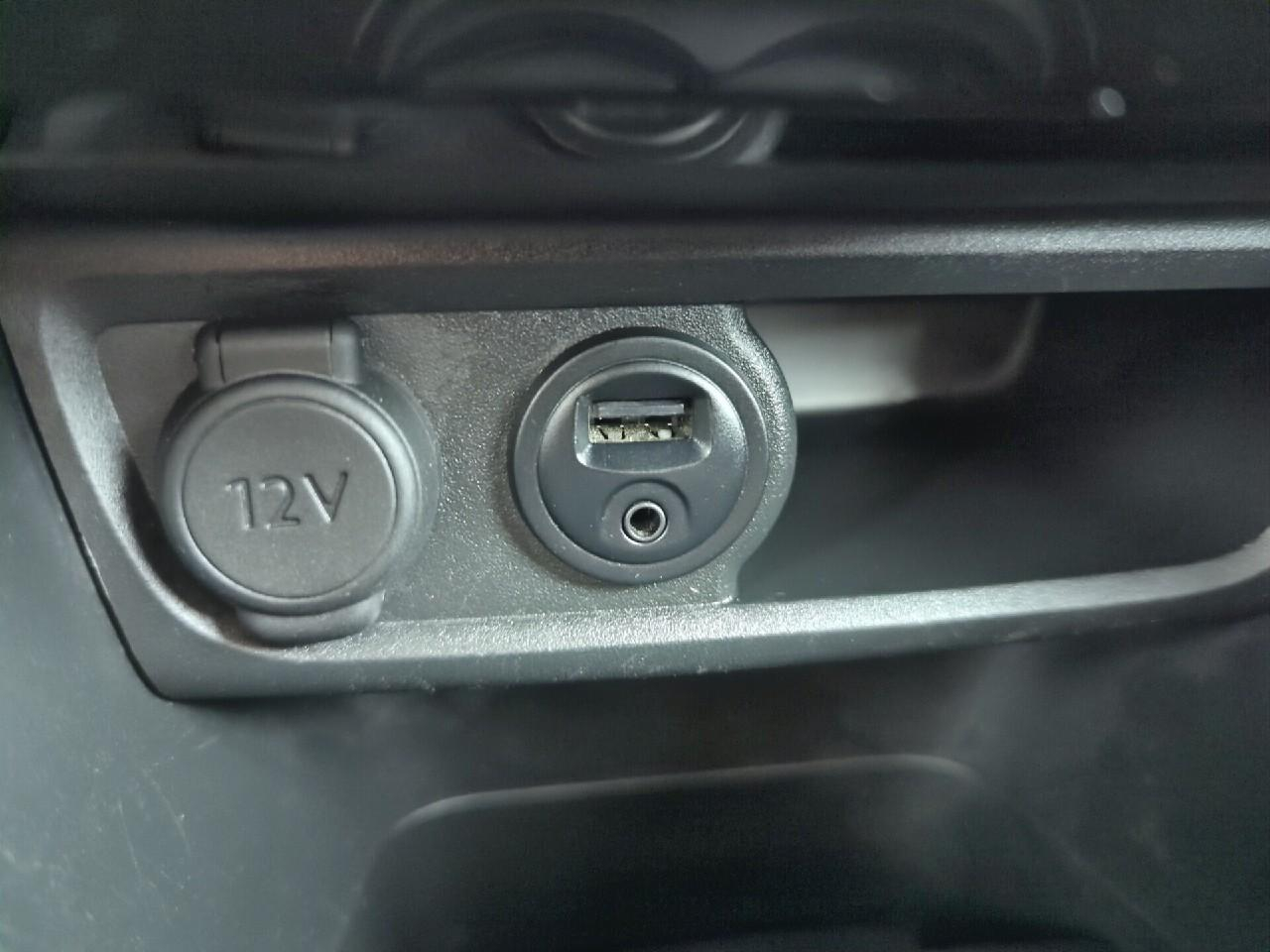 Peugeot 2008 bluehdi 100ch bvm6 allure — photo 26