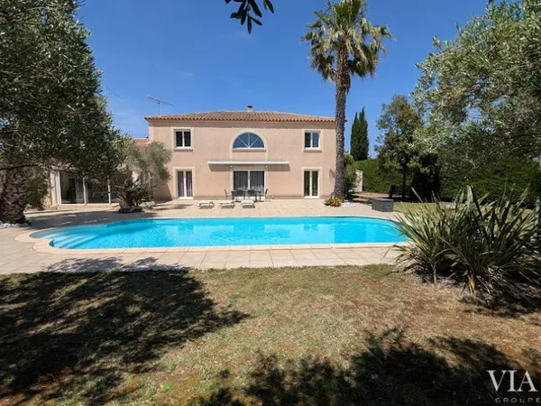 Maison 11 pièces 200 m²