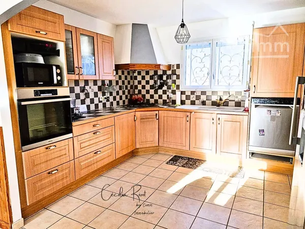 Maison T5  sur un terrain de 3900 m²