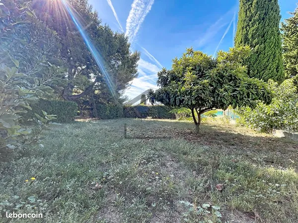 Terrain 581 m² VITROLLES