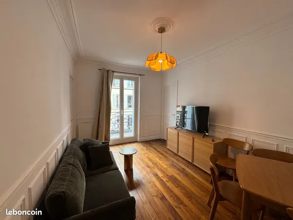 Courbevoie Centre - Gare à 2 min à pied - 3 pièces 56 m2 meublé à neuf avec balcon - Idéal colocatio