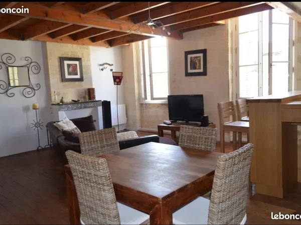Appartement Duplex dans le quartier des Chartrons. Disponible de suite