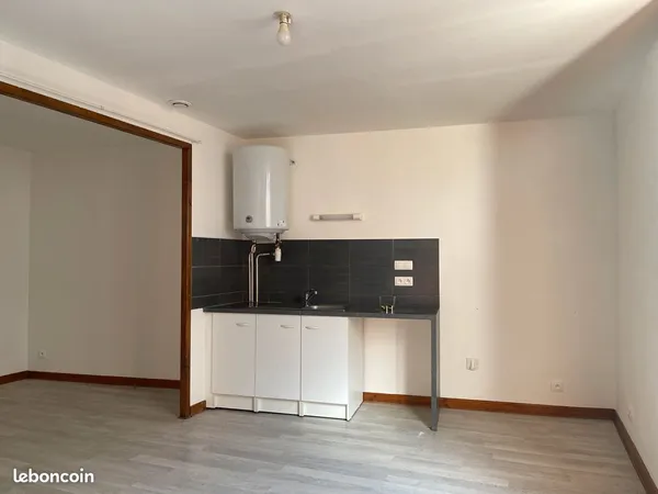 Studio de 30 m2 à MONTMERLE
