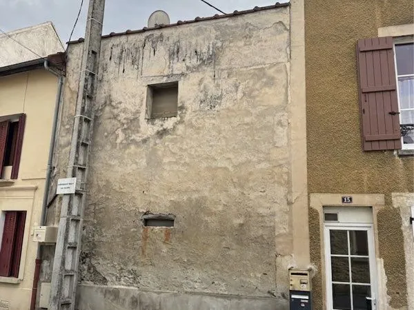 Local brut / Atelier de 45 m² avec mezzanine — Centre-ville de Rebais