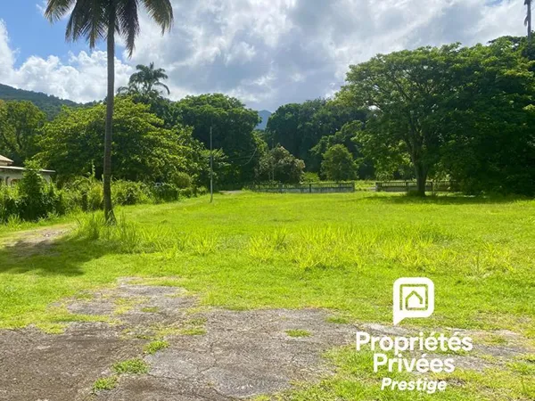 Maison à rénover sur 6000 M² de terrain constructible - Pointe Noire