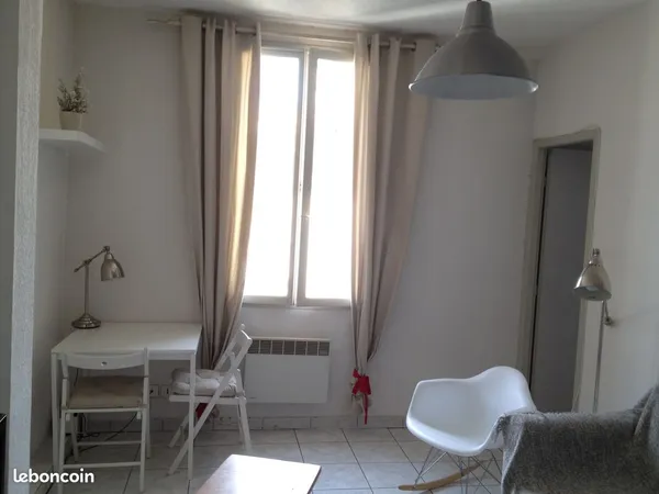 Montpellier rue piétonne - T2 rénové (en partie meublé) dans immeuble bourgeois