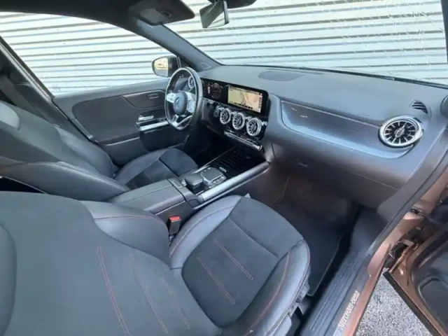 Mercedes Gla 200 d amg line — photo 11