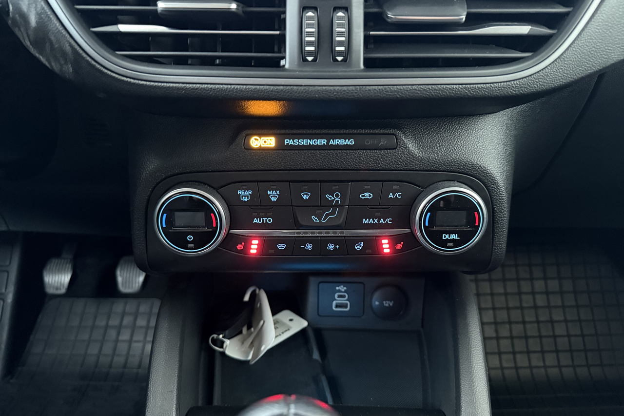 Ford Focus SW — photo 17