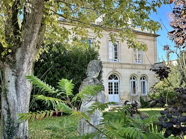 Maison 13 pièces 300 m²