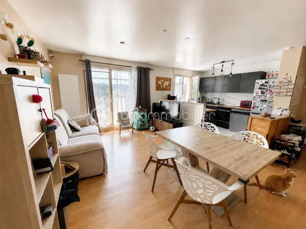DUPLEX 3 PIECES DANS PETITE RESIDENCE PRIVATIVE AVEC PETITE TERRASSE