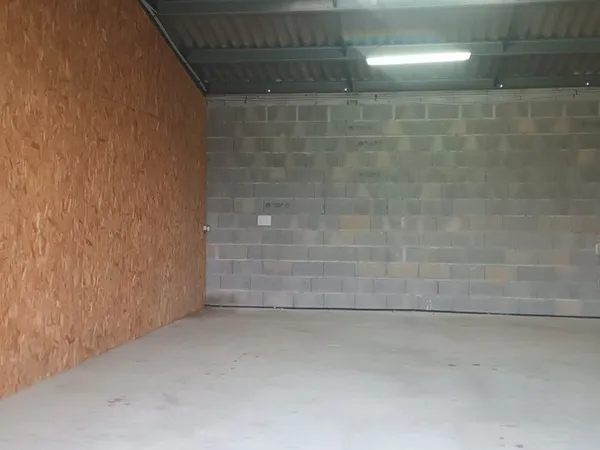 Location hangar