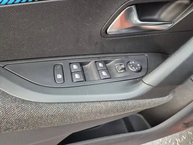 Peugeot 2008 puretech 100 s&amp;s bvm6 — photo 37