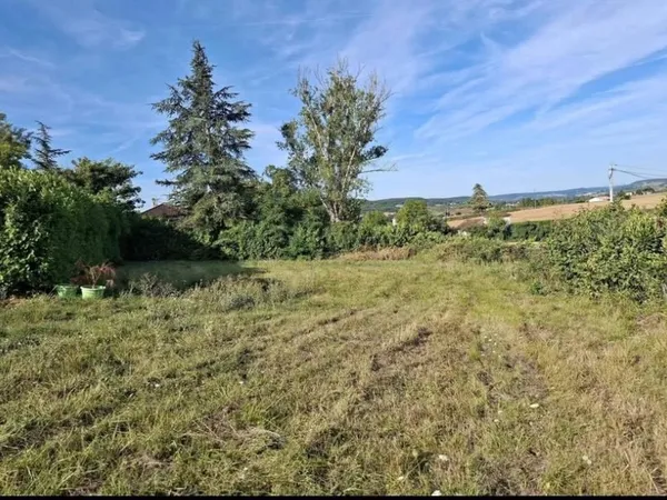 Superbe terrain à bâtir semi viabilisé bien exposé
