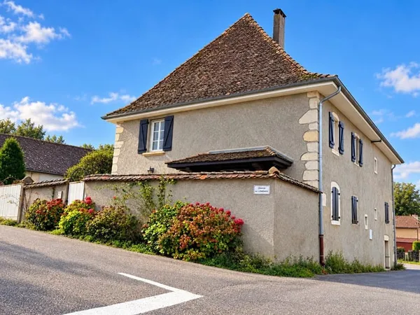 Maison de pays Les Avenieres Veyrins Thuellin 7 pièce(s) 200 m2