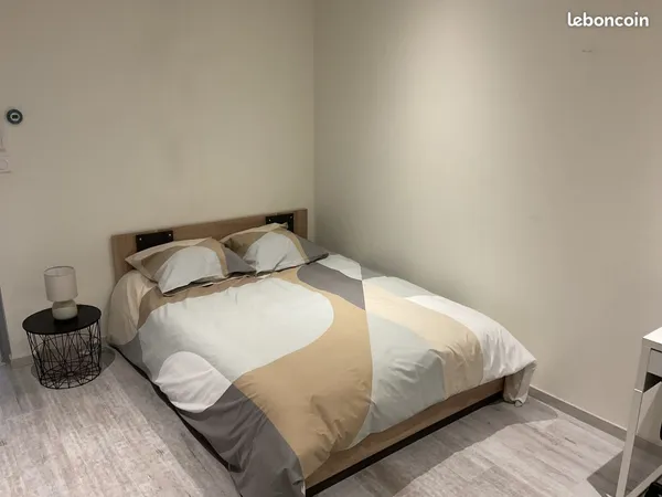 Chambre meublée en collocation