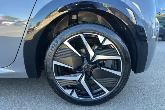 Peugeot 208 100 s&amp;s bvm6 — photo 12