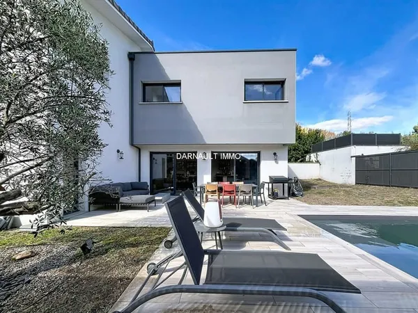 MAGNIFIQUE VILLA CONTEMPORAINE AVEC PISCINE A BALMA