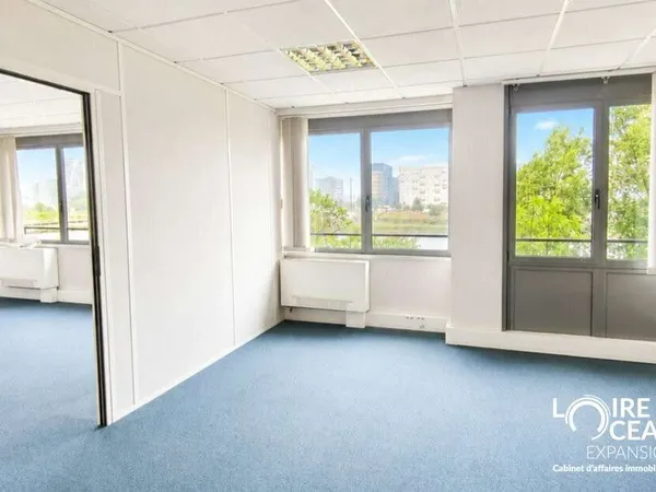Vente bureaux lumineux 6912m² vue Loire