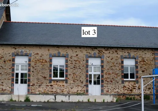 ANTI-CANICULE Bâtiment en pierre, gros volumes et surfaces. Habitation ou autres