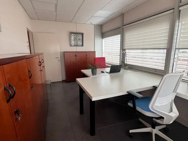 2 BUREAUX PRIVATIFS 18m² et 28 m² ESPACE PRO PREMIUM à PORTET-SUR-GARONNE