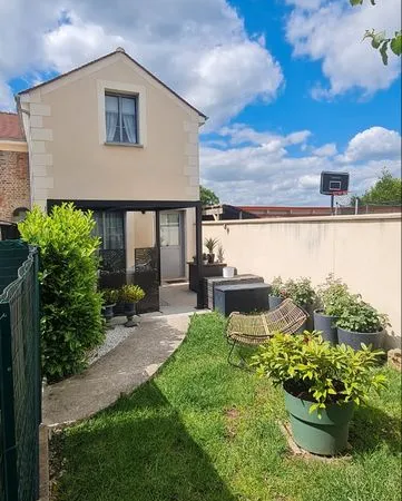 Maison 3 chambres + jardinet + 2 parking