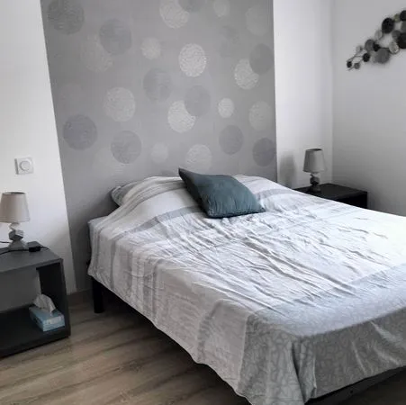 Chambre meublée