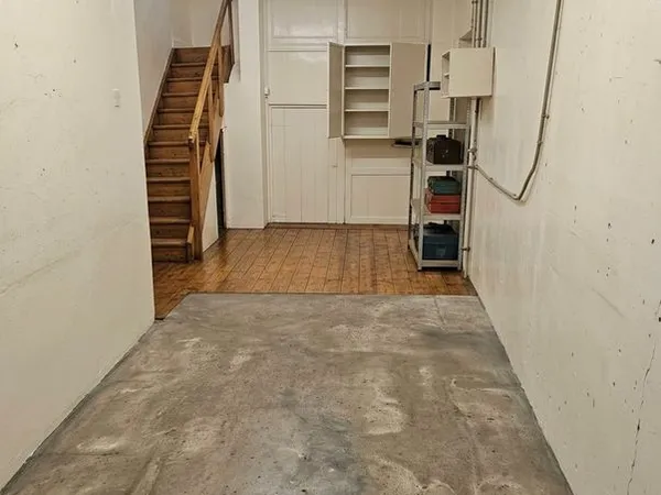 Grand espace de stockage privé 75 m² - Sec et sécurisé (Longue durée)