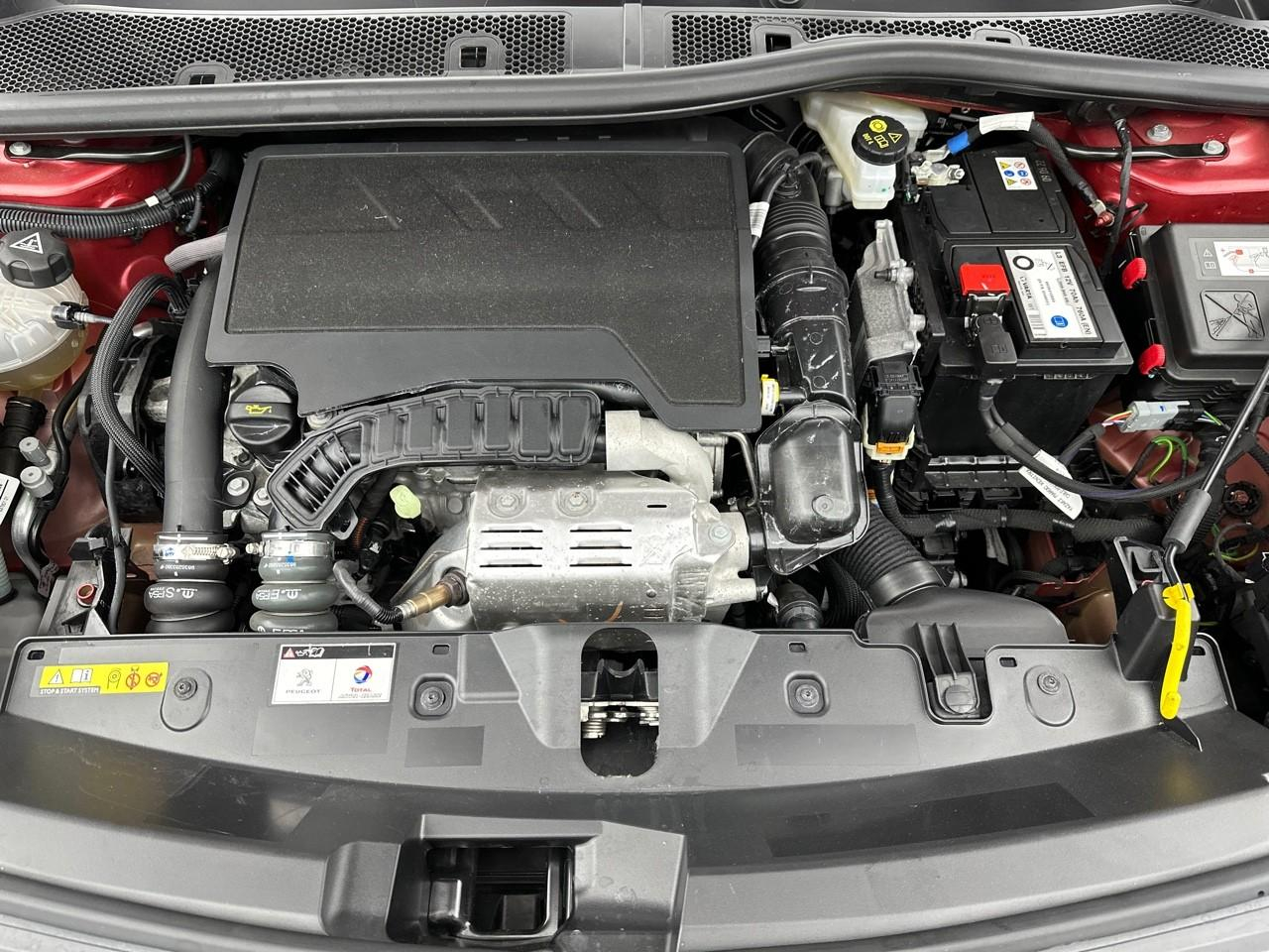 Peugeot 2008 puretech 130 s&s eat8 allure pack — photo 13