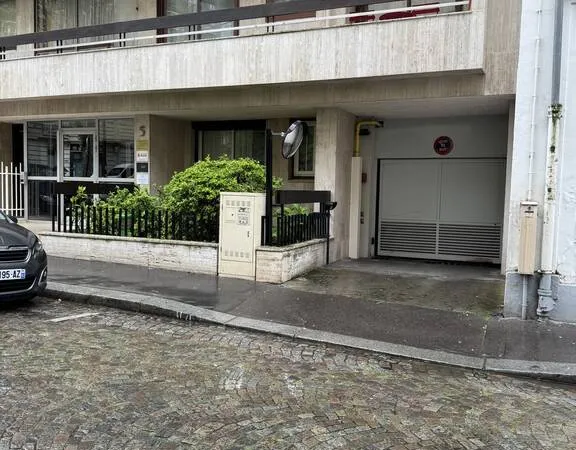 Garage/Parking