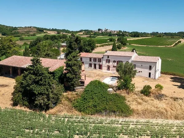 Maison 12 pièces 976 m²