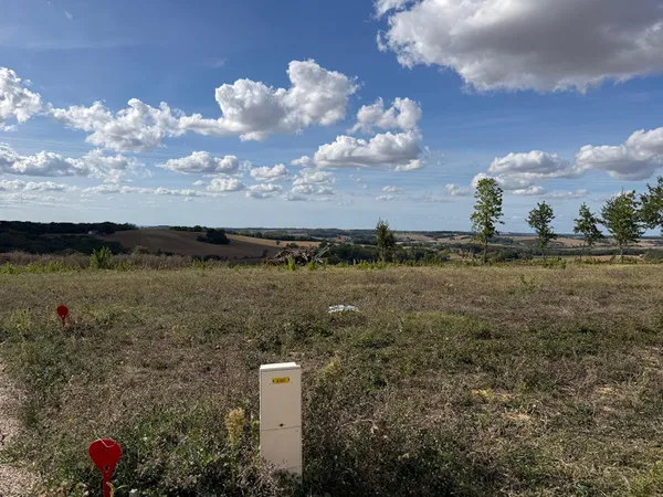 Terrain 827 m²