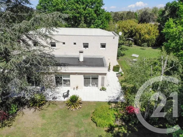 Maison 7 pièces 227 m²