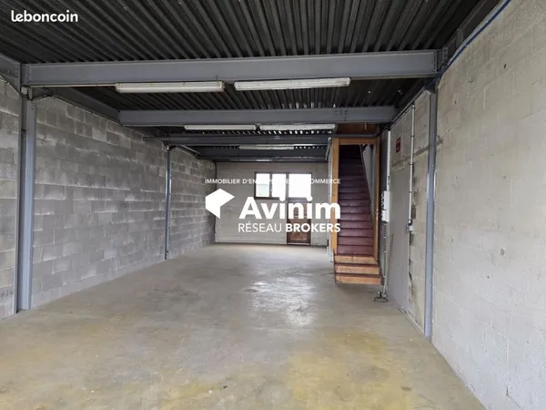 Local 180 m² Domont